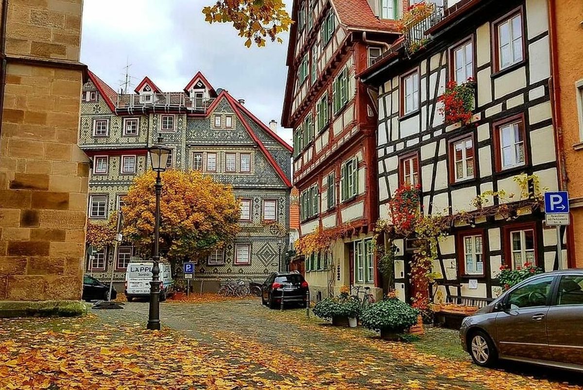 Herbststimmung in der historischen Altstadt rund um die Franziskanerkirche